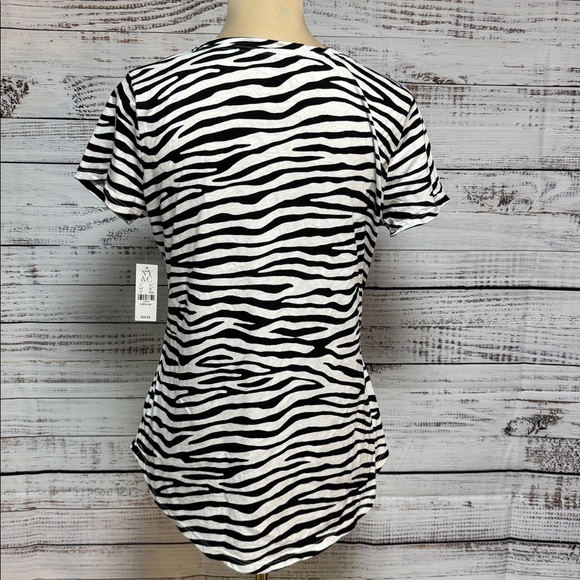 NY&Co Animal Print and Polka Dot V-Neck Tops Set - Picture 5 of 7